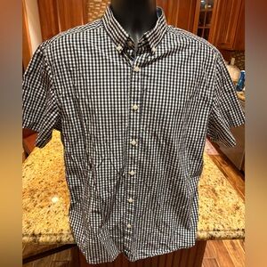 UNTUCKit men’s short sleeve shirt. Sharp Black and White‎ Gingham plaid w/logo